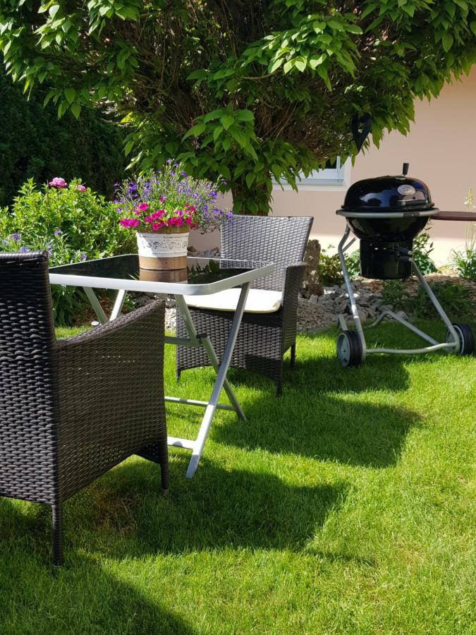 Ferienwohnung Toni Mit Balkon Und Garten Pemfling Exterior foto