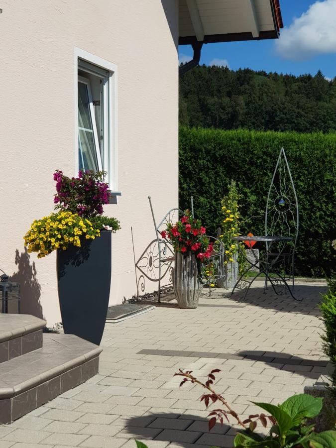 Ferienwohnung Toni Mit Balkon Und Garten Pemfling Exterior foto